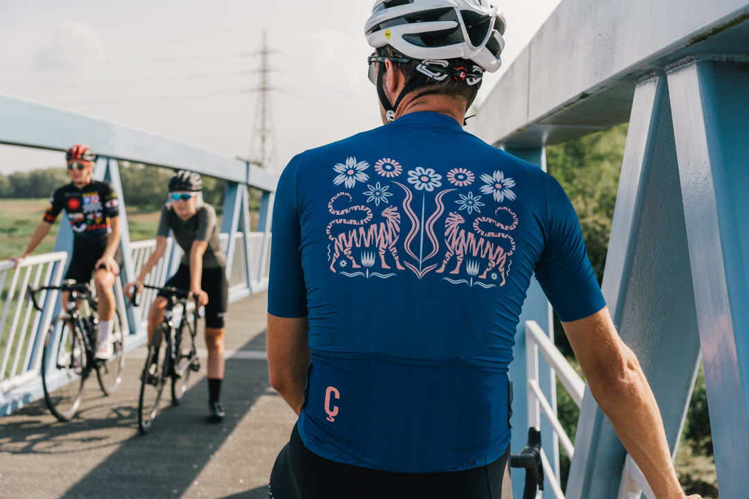 サルセーション ブルータイダイ VネックTシャツ Mサイズ シルケットスムースVネックテーラーTシャツ｜メンズファッション